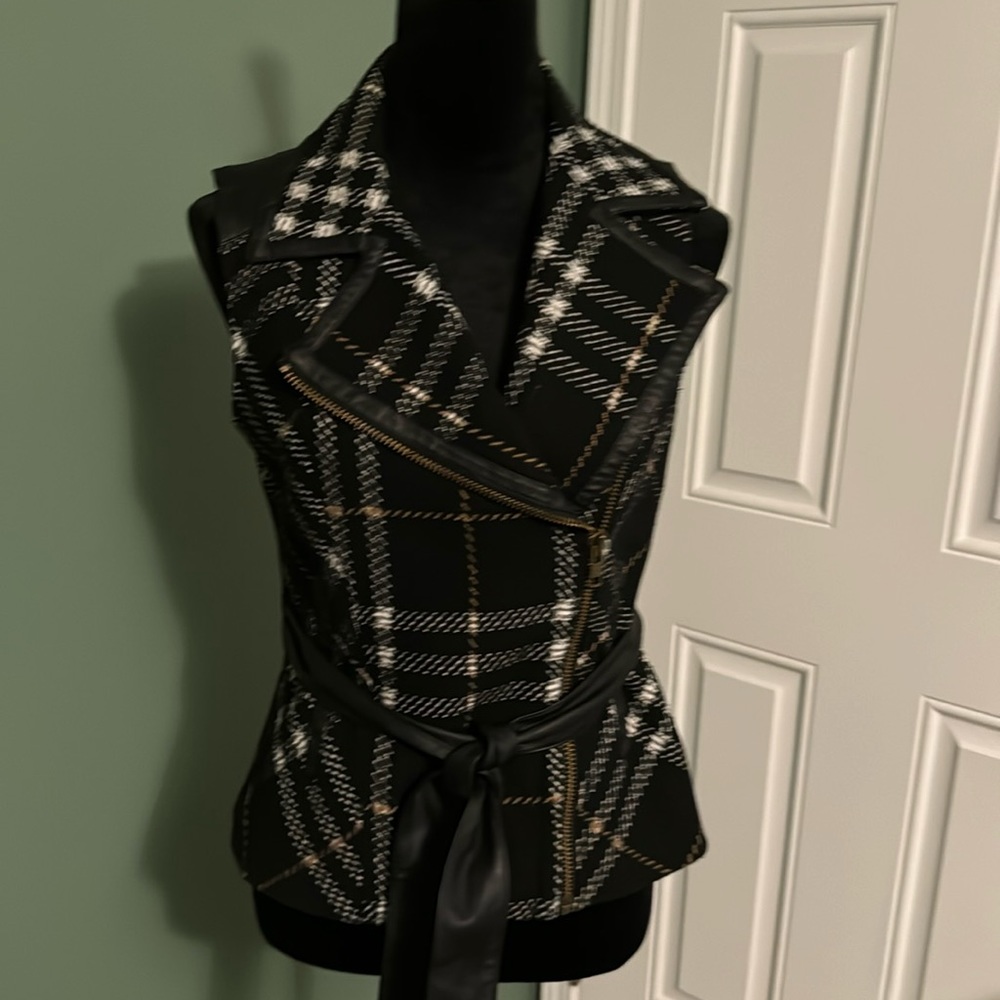 Beautiful timeless vest by Cabi